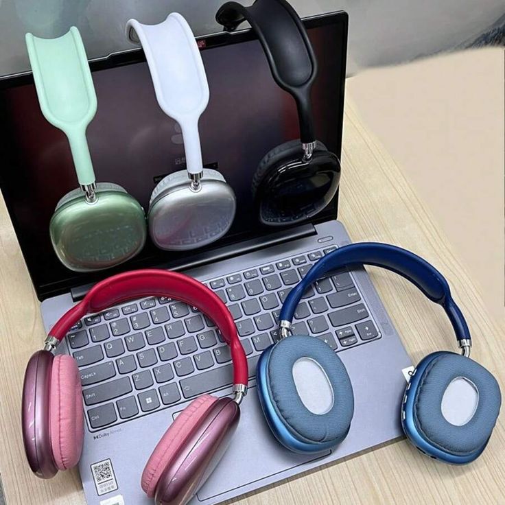P9 Wireless On-Ear Stereo Earphones