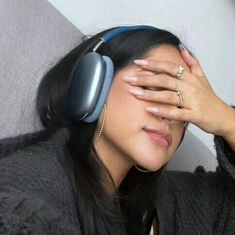 P9 Wireless On-Ear Stereo Earphones